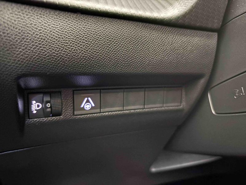 Peugeot 2008 (2026) Allure Hybrid 145 e-DCS6 - fotka 16 z 36
