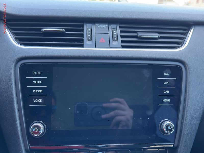 Škoda Octavia (2018) 1.6 TDi, AT, navi, autoAC - fotka 14 z 19