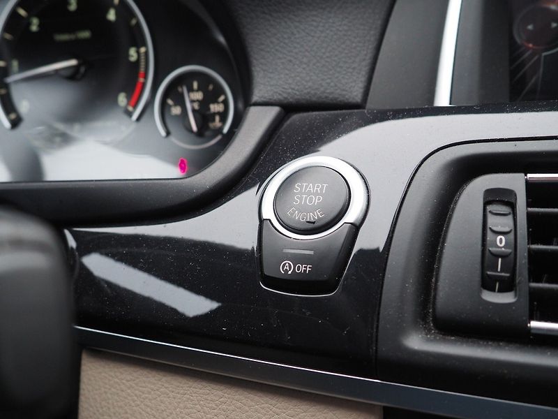 BMW Řada 5 (2014) 3.0D xDrive, Headup display - fotka 28 z 37