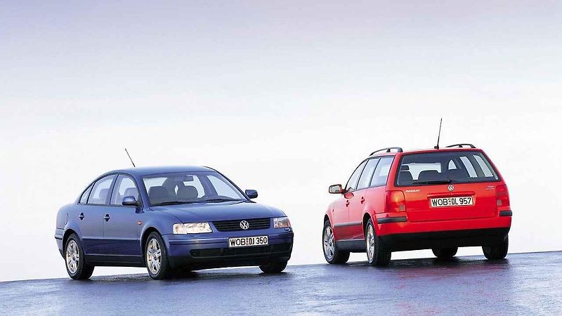 Volkswagen Passat s pořadovým číslem 4 dealeři prodávali mezi roky 1993 až 1996