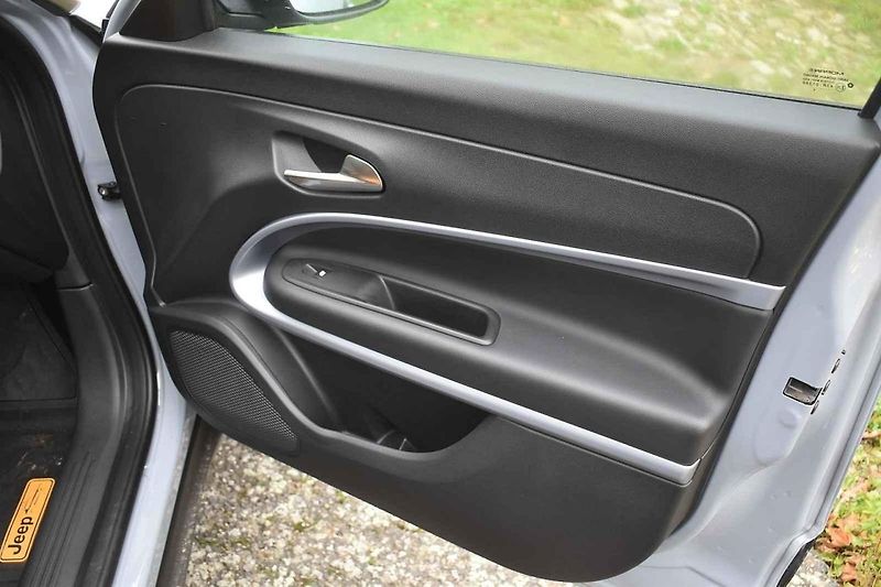 Jeep Avenger dobře poslouží menším rodinám, které nechtějí jezdit vždy jen po silnici.