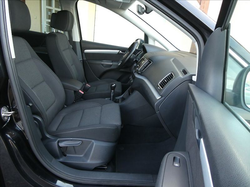 Volkswagen Sharan 2,0 TDi 110kW 7.míst, serviska - fotka 24 z 44