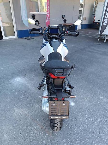 Moto Guzzi V 100 Stelvio (2026) Stelvio V100 Duecento Tributo - fotka 6 z 15