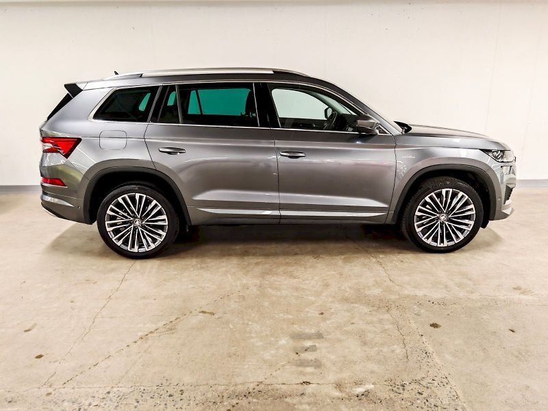 Škoda Kodiaq (2022) 2.0 TSI 140 kW DSG 4x4 L&K - fotka 25 z 30