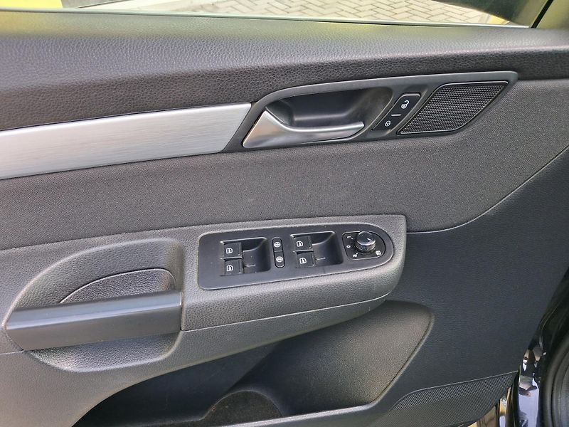 Volkswagen Sharan (2016) 2,0TDi NAVI  DSG  BEZ KOROZE ! - fotka 8 z 39