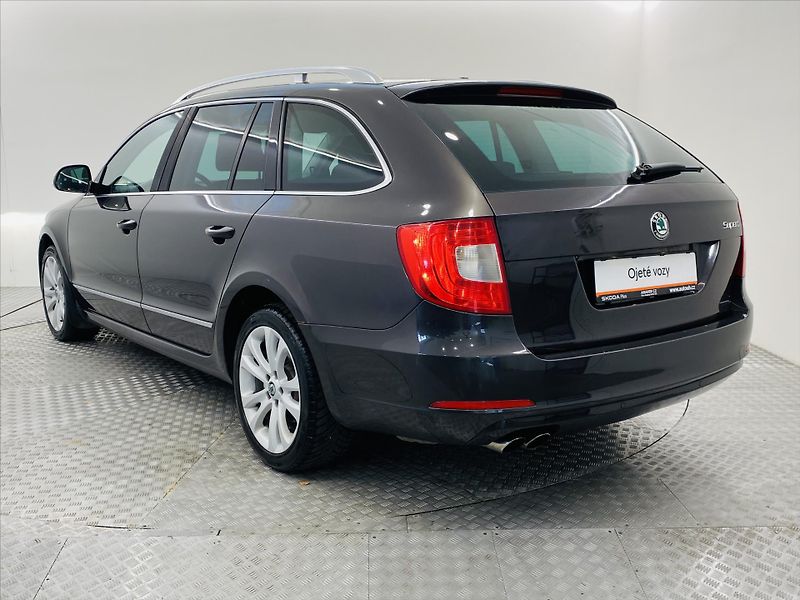 Škoda Superb 2,0 TDI DSG 103kW Bi-Xenon Ele - fotka 23 z 26