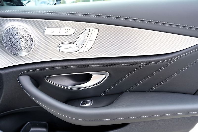 Mercedes-Benz Třídy E E63 S AMG 4Matic+// 615 PS - fotka 21 z 48