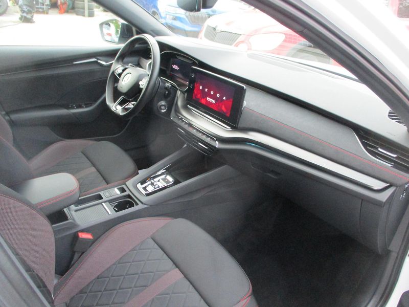 Škoda Octavia (2022) combi IV 2,0 RS - fotka 6 z 11