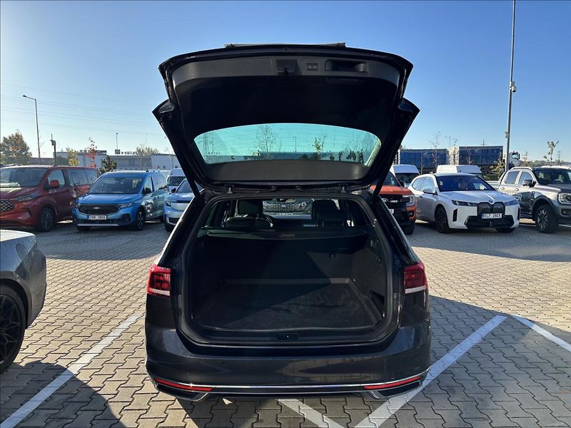 Volkswagen Passat 2,0 TDI 147kW Elegance DSG - fotka 9 z 46