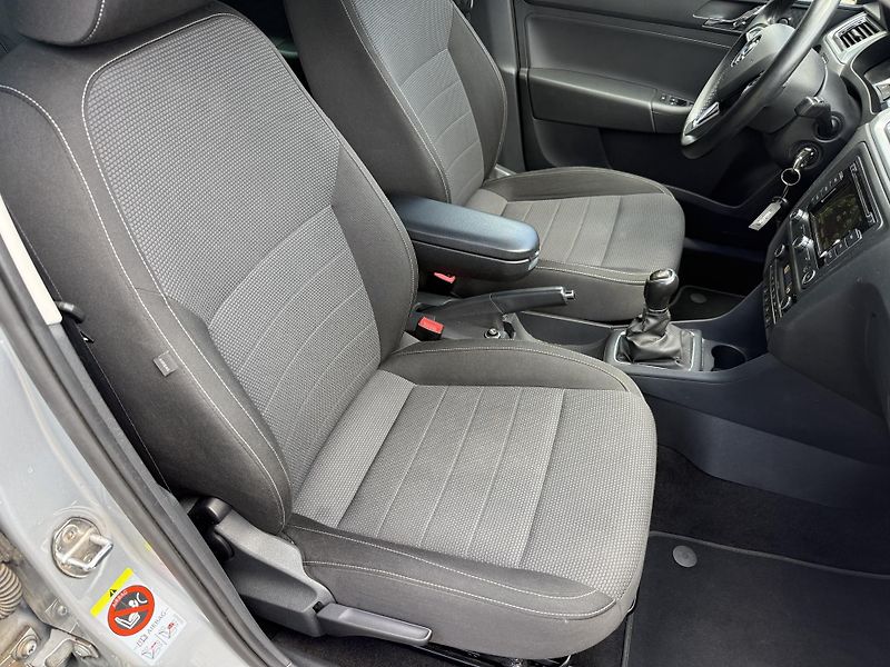 Škoda Rapid 1,6TDI Aut. klimatizace - fotka 13 z 20