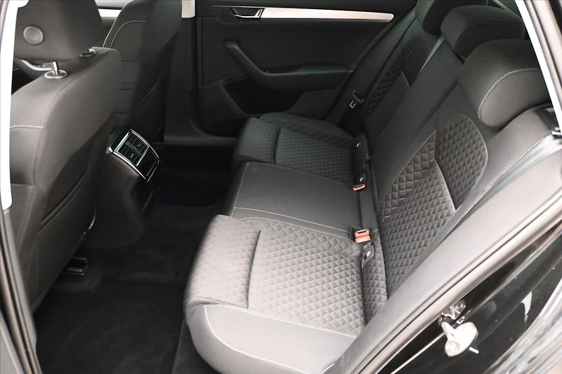 Škoda Superb 2,0 TDI 147 kW DSG 4x4 NEZ.TOP - fotka 14 z 30