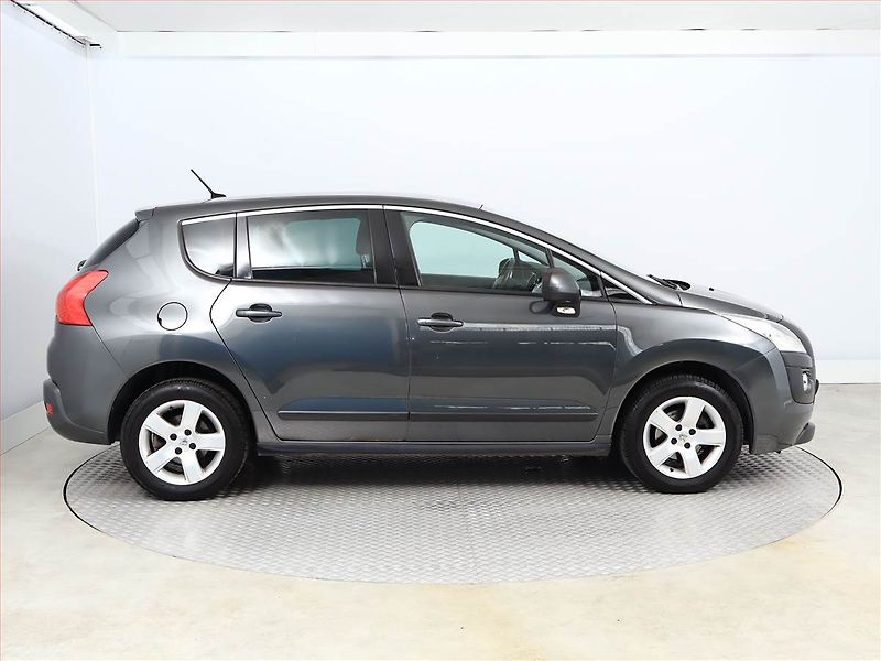 Peugeot 3008 (2012) 1.6 HDi, Serv.kniha, Navi - fotka 6 z 17