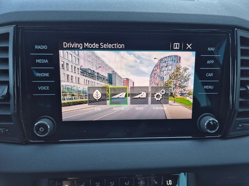 Škoda Karoq (2025) Sportline 1.5TSi 110kW 6°manuá - fotka 26 z 31