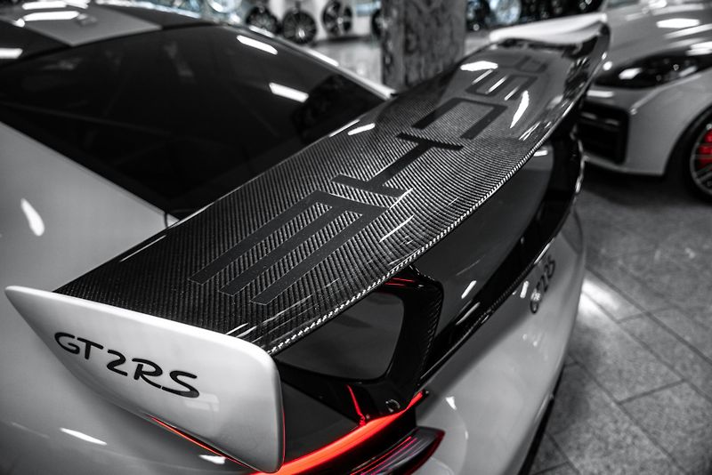 Porsche 911 GT2 RS/WEISSACH/CARBON/MAGNESI - fotka 11 z 48