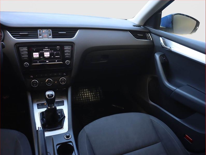 Škoda Octavia (2016) 1.6 TDI, Navi, Xenony - fotka 8 z 18