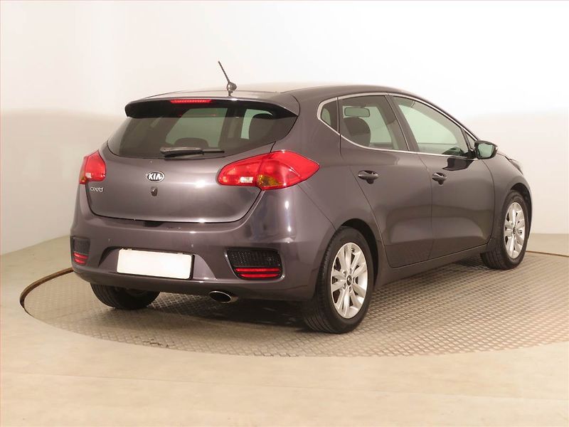 Kia Ceed (2017) 1.4 MPI, Tempomat - fotka 5 z 16