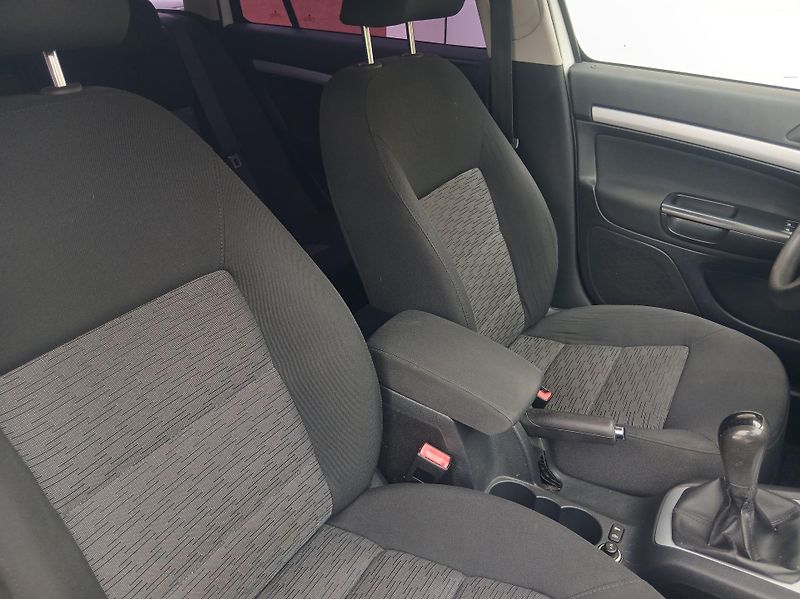 Škoda Octavia 1.6i KLIMA - fotka 18 z 32