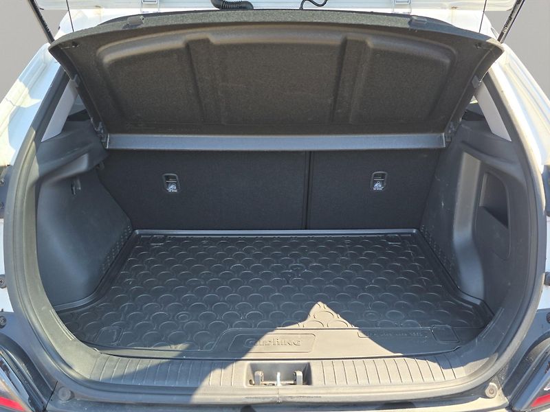 Hyundai Kona (2023) SMART 1.6 GDi HEV 77kW, 1. Maj - fotka 23 z 23