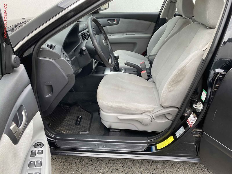 Kia Magentis (2009) 2.0 CRDi, 2.maj, AC - fotka 9 z 15