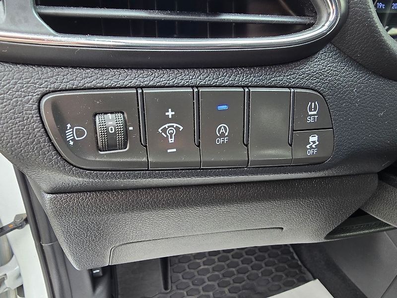 Hyundai i30 1.5i COMFORT LED KAMERA NAVI - fotka 27 z 41