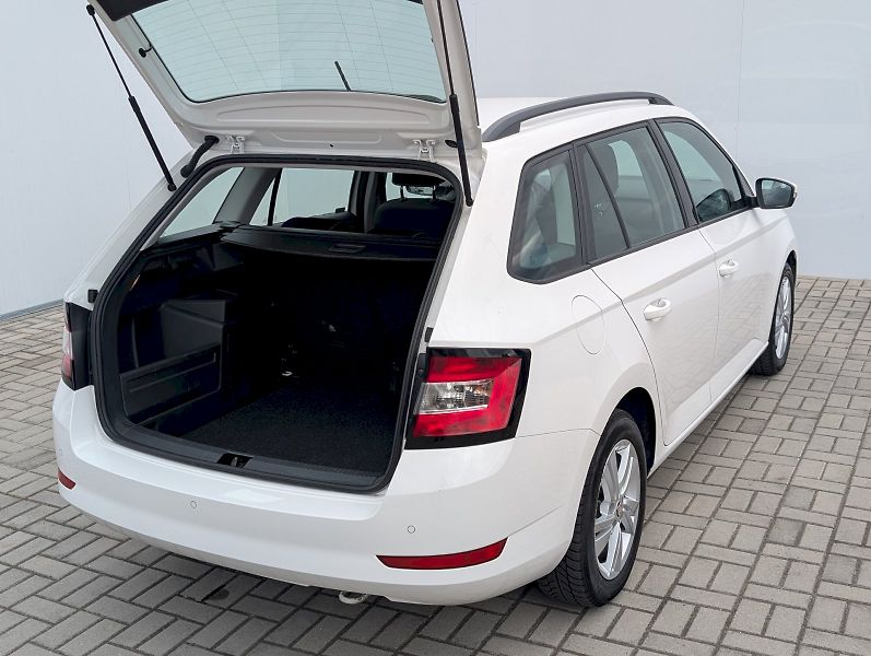 Škoda Fabia (2023) Combi 1.0 TSI / 70 kW Ambition - fotka 12 z 30
