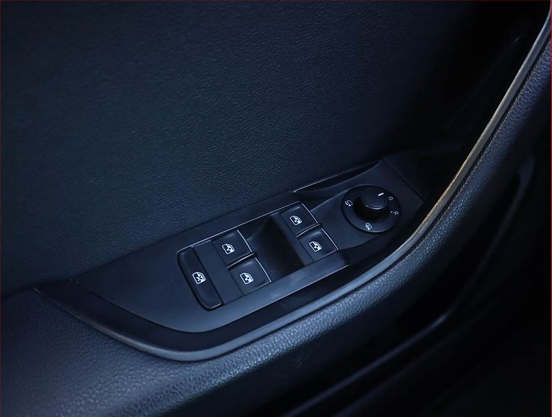 Škoda Superb (2017) 2.0 TDI, Automat, Kůže, Navi - fotka 24 z 24