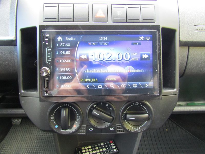 Volkswagen Polo (2006) 1.4 I 55kW  ZIMNÍ PNEU  1.MAJI - fotka 31 z 38