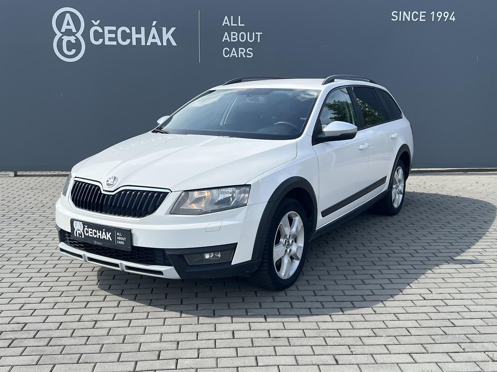 Škoda Octavia Scout*4x4*DSG*ČR*135kW