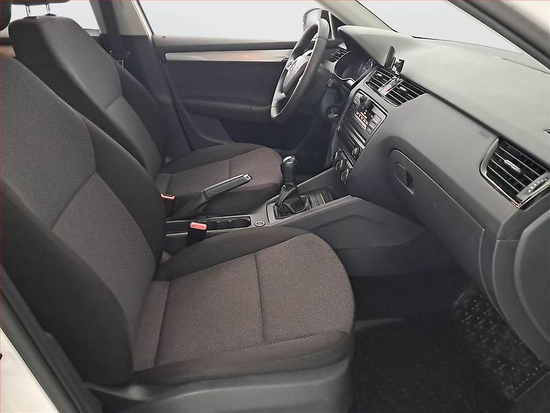 Škoda Octavia (2014) 1.6 TDI, ČR,1.maj - fotka 9 z 15