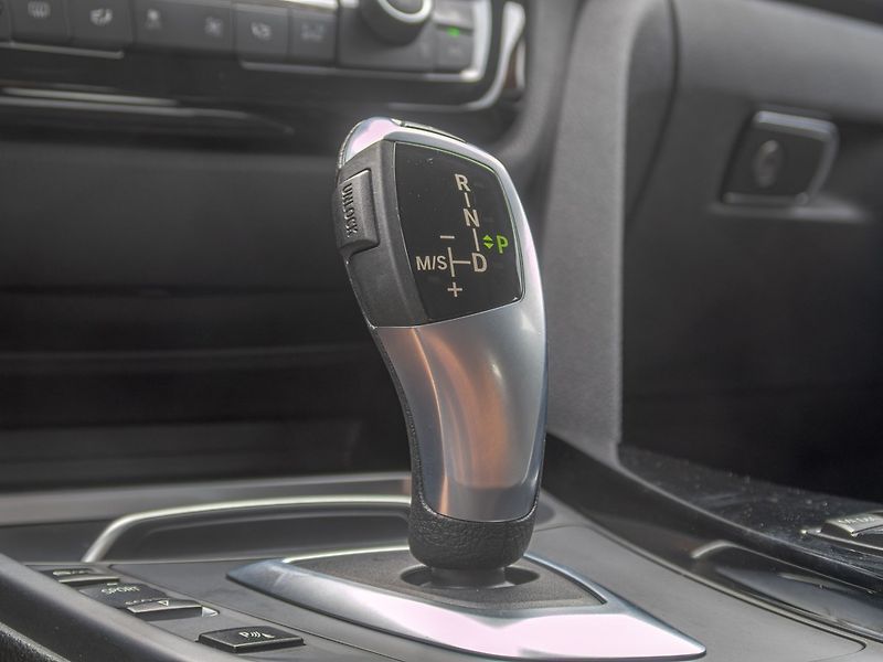 BMW Řada 3 (2017) 325D 165KW NAVI – LED - fotka 29 z 48