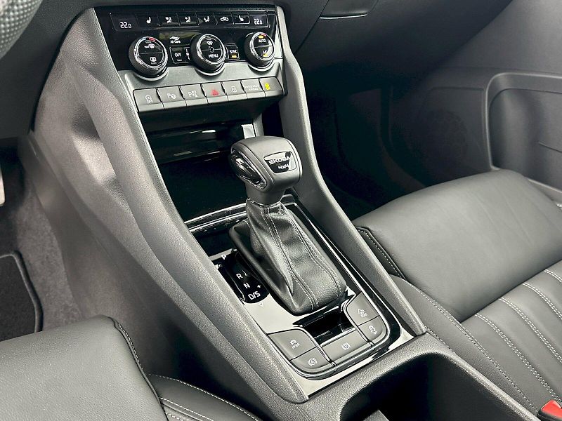 Škoda Karoq (2025) DSG 2.0TSI 140kW 4x4 SportLine - fotka 23 z 37