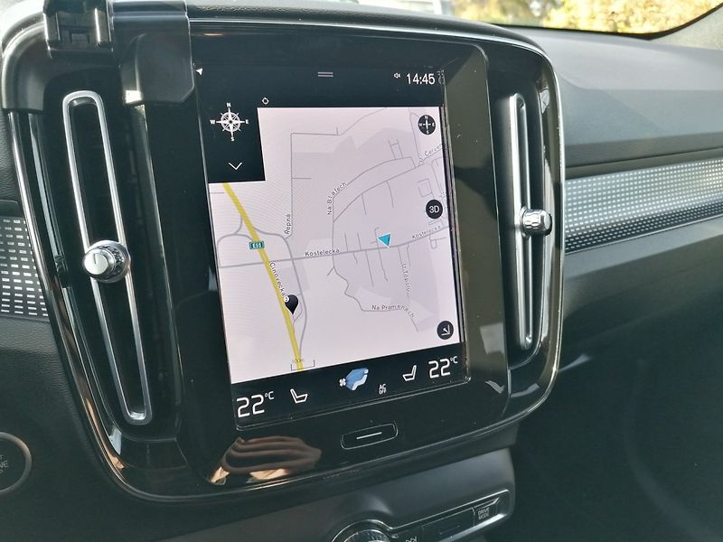 Volvo XC40 (2022) 1.5 T3 R-DESIGN Aut. - fotka 12 z 35