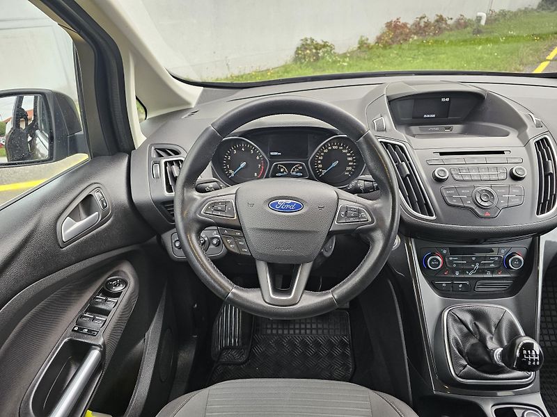 Ford Grand C-MAX (2016) 1.5 ECOBOOST-TITANIUM - fotka 13 z 20