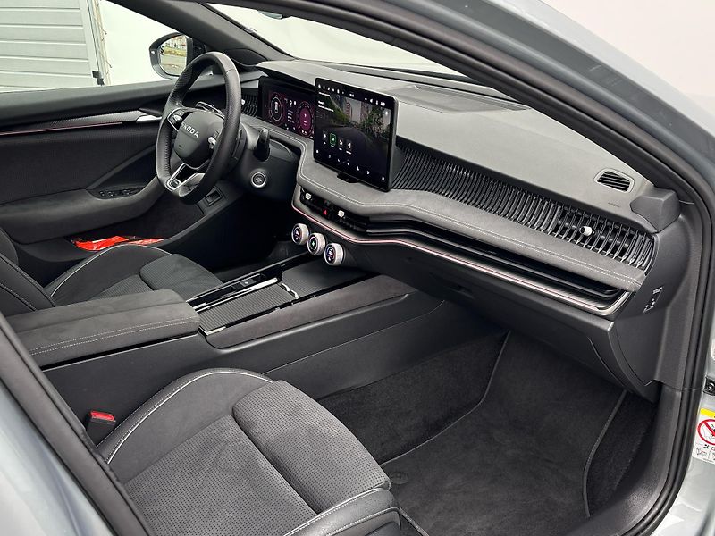 Škoda Superb Sportline 4x4 DSG - fotka 9 z 29
