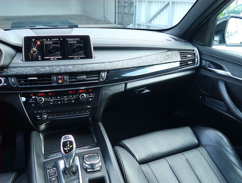 BMW X6 (2017) M Paket xDrive30d - fotka 8 z 17