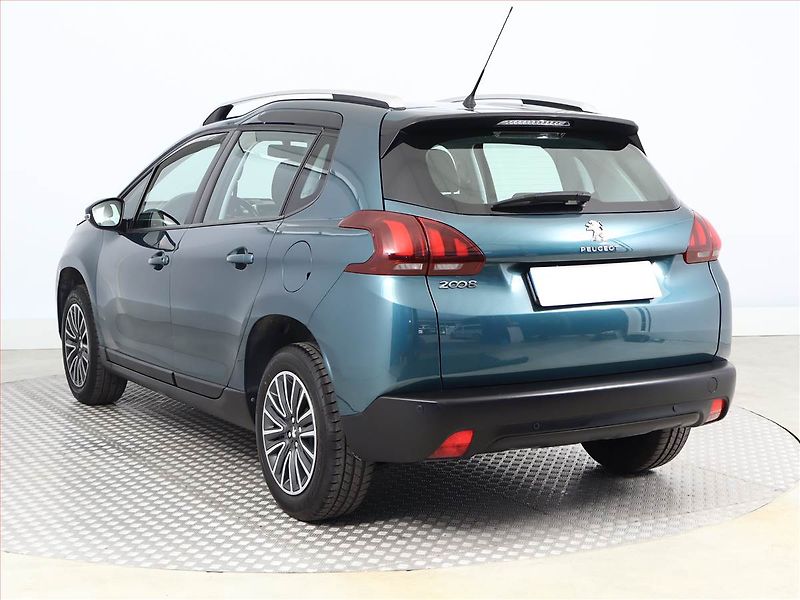 Peugeot 2008 (2018) 1.2 PureTech, ČR,1.maj - fotka 4 z 9