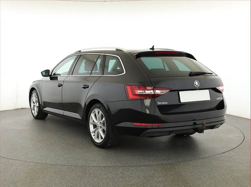 Škoda Superb (2018) Style 2.0 TDI, Automat - fotka 4 z 17