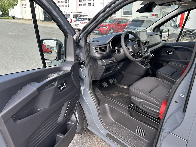 Renault Trafic (2026) CREW VAN L2H1 150k RED 6 míst - fotka 39 z 43