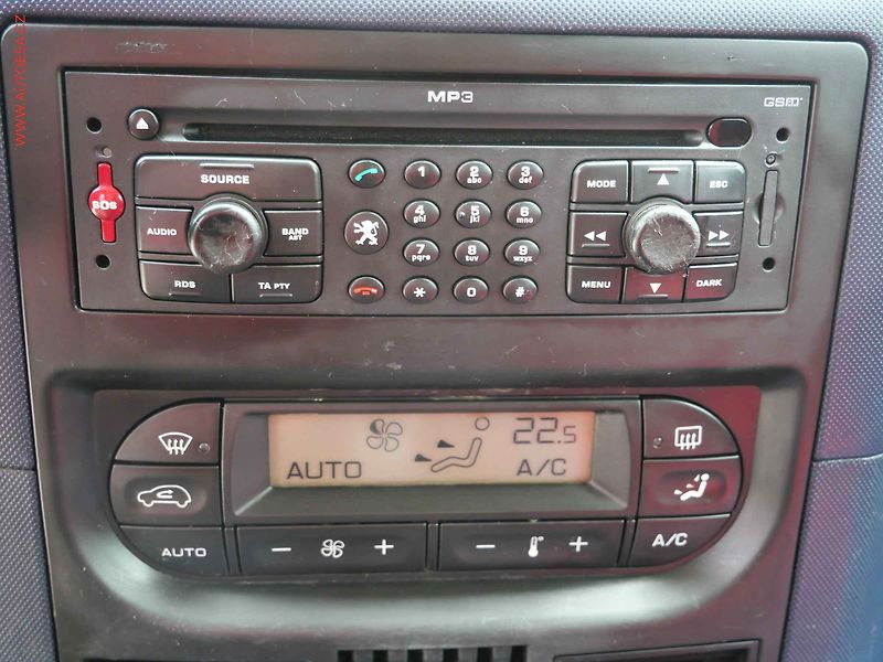 Peugeot 1007 (2006) 1.4HDi, ČR, AC, TZ, navi - fotka 14 z 17