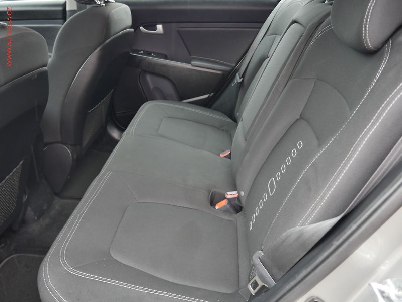 Kia Sportage (2012) 2.0 CRDi 4x4, ČR, AT, park - fotka 10 z 21
