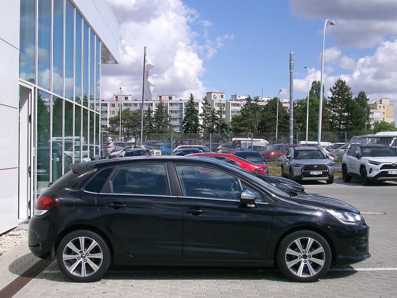 Citroën C4 FEEL EDITION 1.6 BlueHDi 73kW - fotka 10 z 14