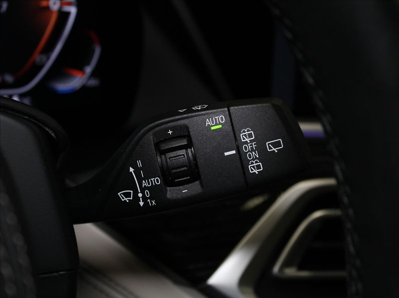 BMW X7 3,0 40xD M-paket B&W 6-míst ČR - fotka 34 z 51