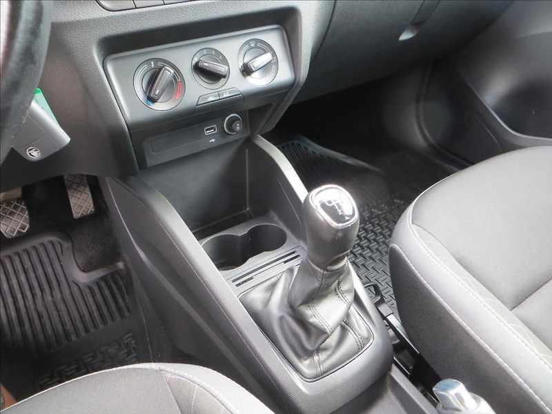 Škoda Fabia 1,0 TSI Ambition ČR - fotka 12 z 19