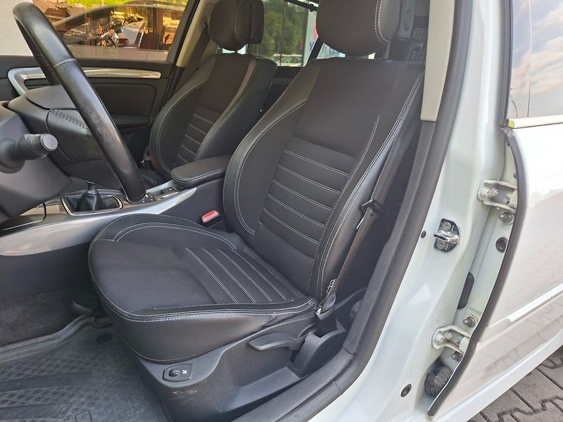 Renault Laguna (2013) 2.0dCi 110kW BLACK EDITION - fotka 18 z 38