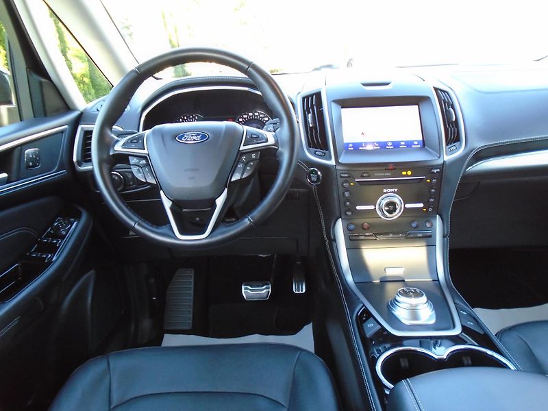 Ford Galaxy 2.5 Duratec FHEV Vignale 7Míst - fotka 17 z 47
