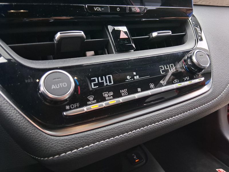 Toyota Corolla GR DYNAMIC JBL 2.0 Hyb. 144 kW - fotka 13 z 31