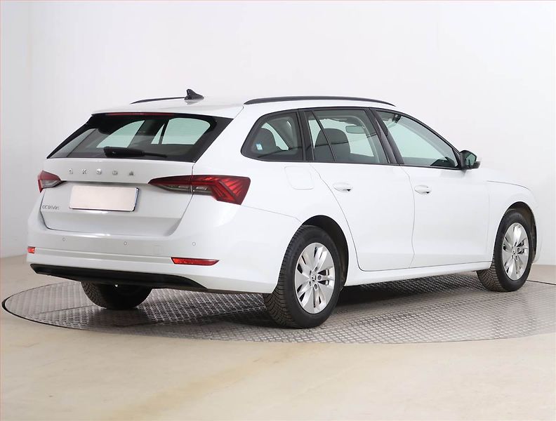 Škoda Octavia (2022) Ambition 1.0 TSI, Navi - fotka 5 z 23