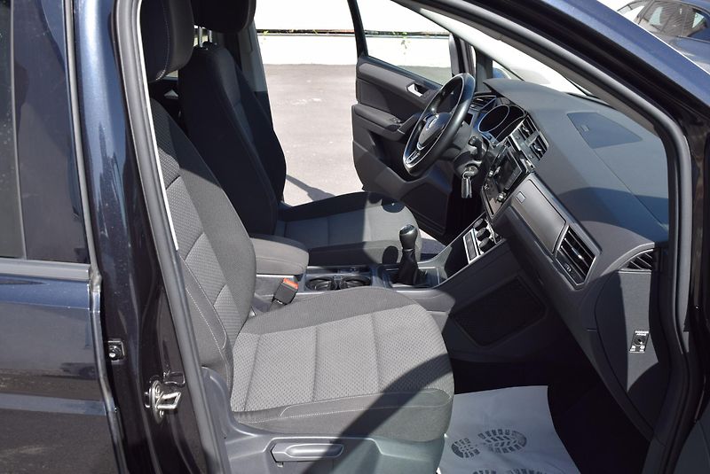 Volkswagen Touran (2016) 2.0TDI 110kw 7MÍST CLBMT OPS  - fotka 32 z 50