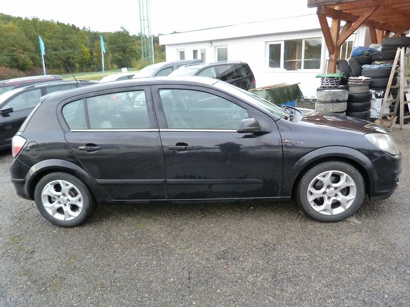 Opel Astra 1,7 CDTI - fotka 4 z 15