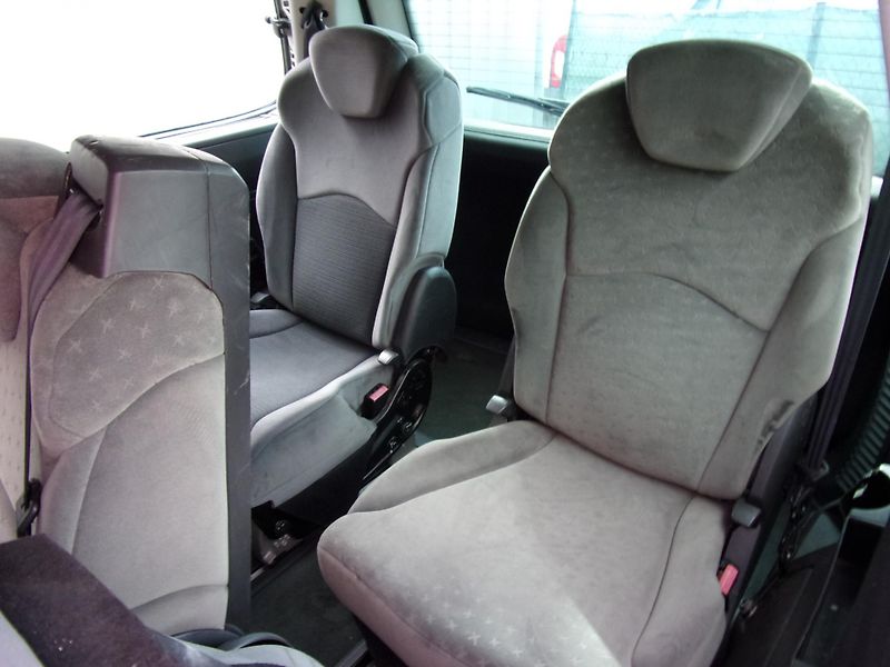Citroën C8 (2003) 2.2HDi 94kW 278000KM 7MÍST - fotka 19 z 24